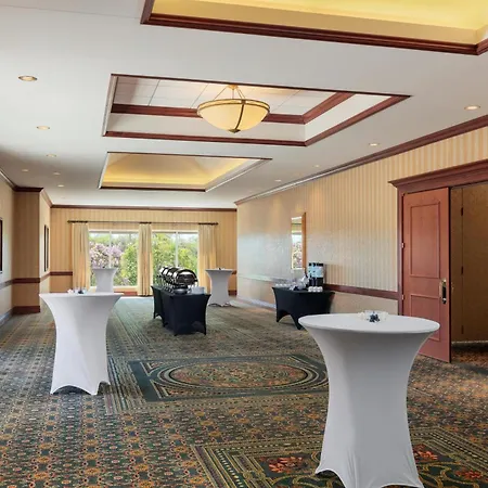 Hilton Garden Inn Milwaukee Northwest Conference Center-3