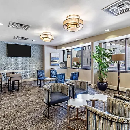 Doubletree By Hilton Milwaukee Downtown-2
