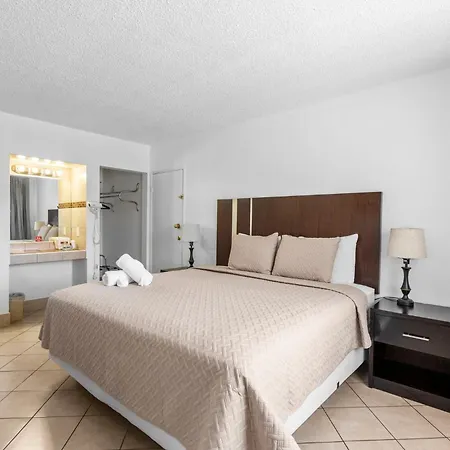 Travelsuites Hotel-3