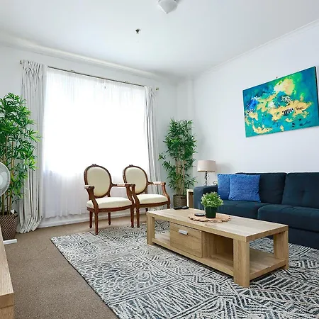 Goldsbrough 2 Bedrooms Split Apartment-3