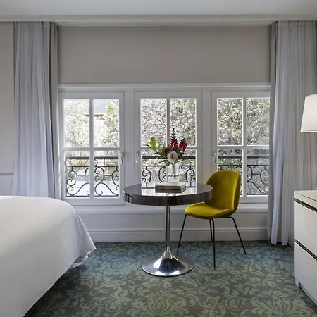 Renaissance Paris Nobel Tour Eiffel Hotel-3