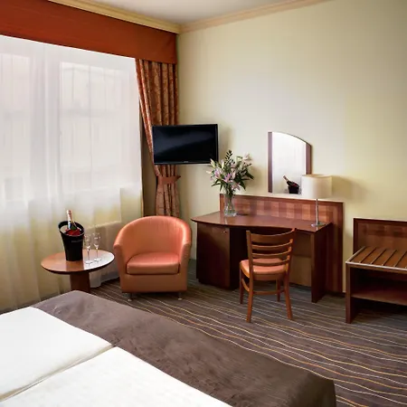 Family Hotel Bila Labut-2