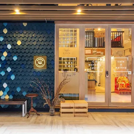 Kinnon Deluxe Hostel Coworking Cafe-2