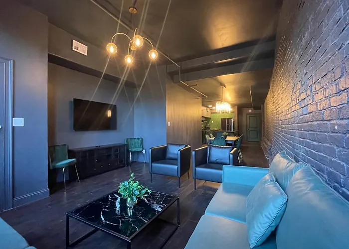 Luxury City Escape & Peaceful Retreat By Hollyhock Louisville