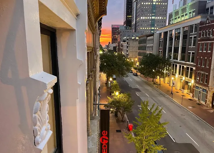 Luxury City Escape & Peaceful Retreat By Hollyhock Louisville