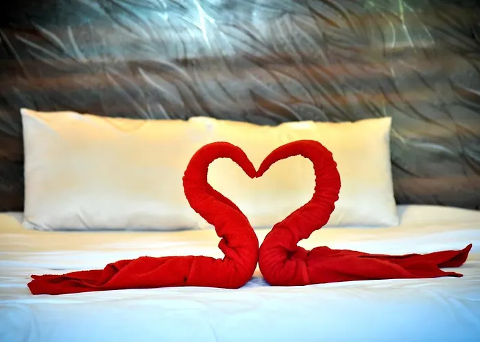 Meridian Villa - Besides Valley View With Swimming Pool & Strawberry Farms Mahabaleshwar