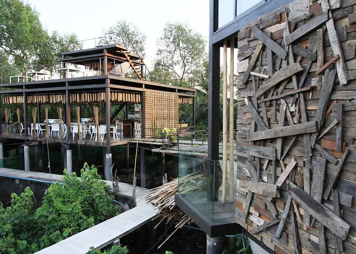 Bangkok Tree House Bang Kachao Hotel