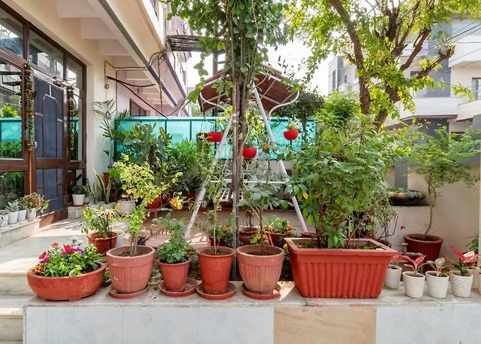 Stylish & Cozy Retreat With Jacuzzi Villa Jaipur