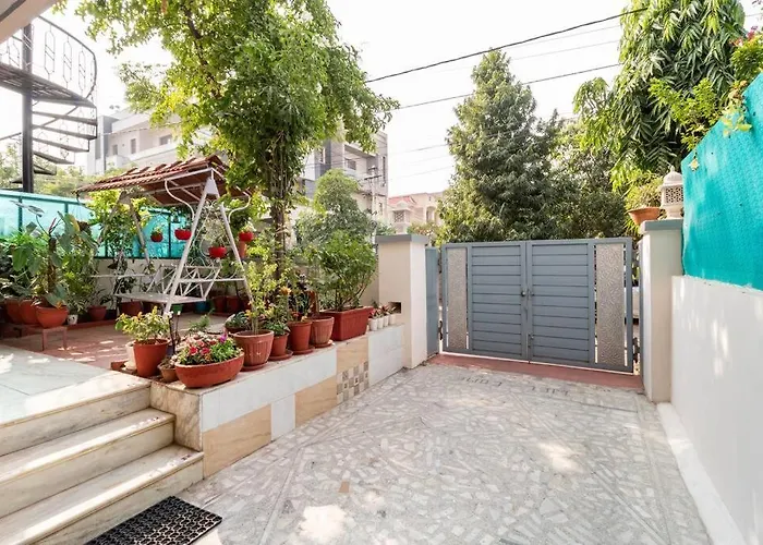 Stylish & Cozy Retreat With Jacuzzi Villa Jaipur