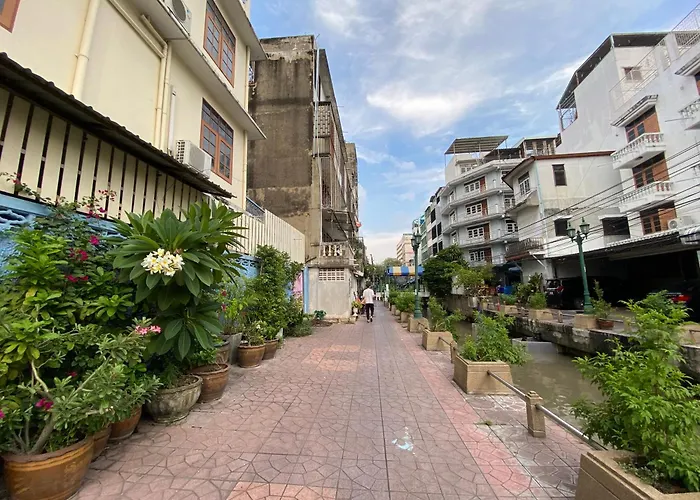 Bangkok Neighborhood Hostel