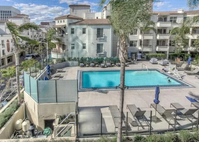 Lux One Bedroom Condo With Garden View Los Angeles