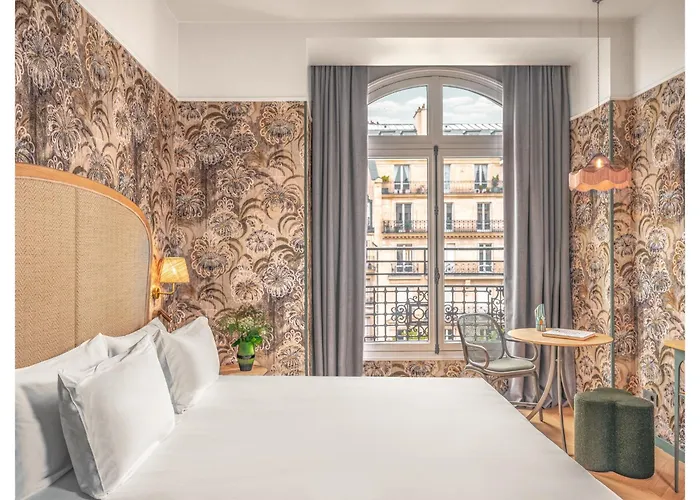 Miss Fuller Hotel Paris