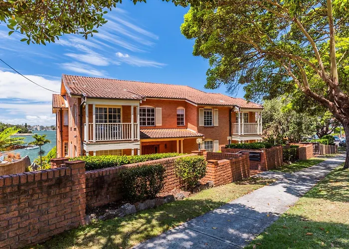 Stunning Waterfront Townhouse With Shared Swimpool, Harbour View And Free P Villa Sydney