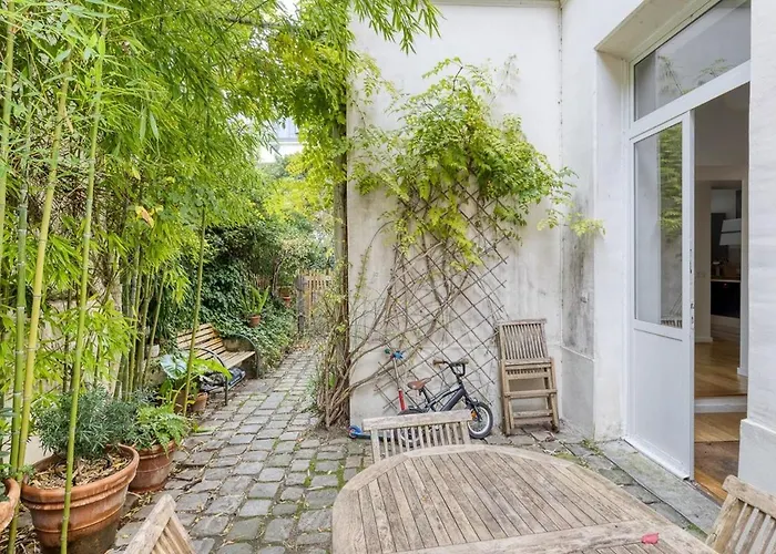 Parisian Loft & Secret Garden Apartment