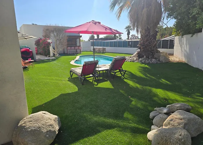 The Pink Paloma - A Barbie Inspired Villa In Palm Springs