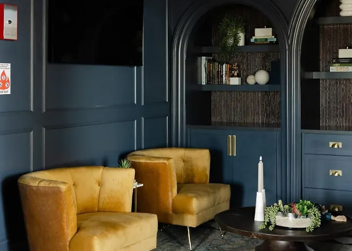 The Purple Martin - The Perch Hotel Louisville