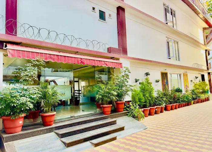 Hotel Pearl Grand White Near Volvo Bus Stand #Private Parking #Heated Rooms #In City Centre Shimla