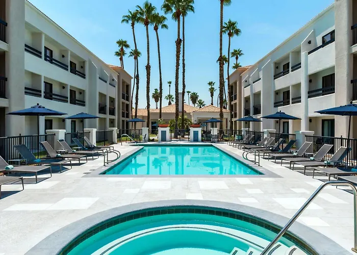 Courtyard By Marriott Palm Springs Hotel