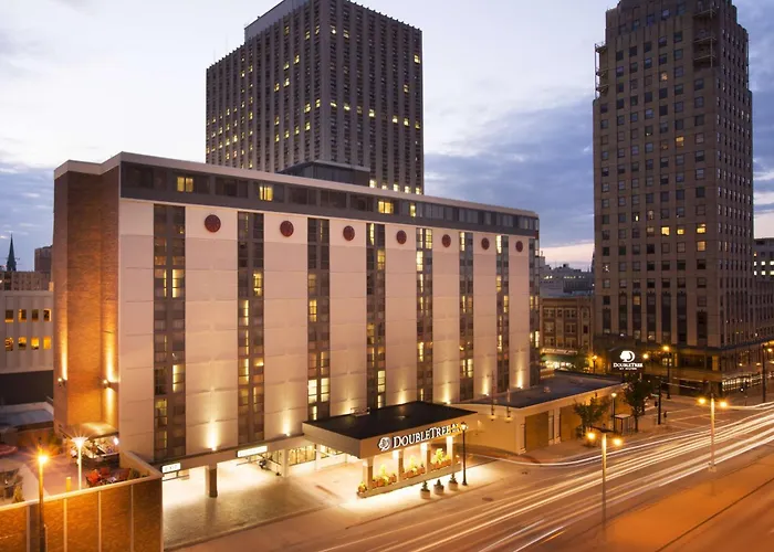 Doubletree By Hilton Milwaukee Downtown Hotel
