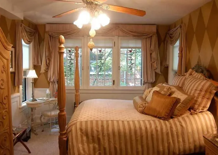 Gaslight Bed & Breakfast Cincinnati