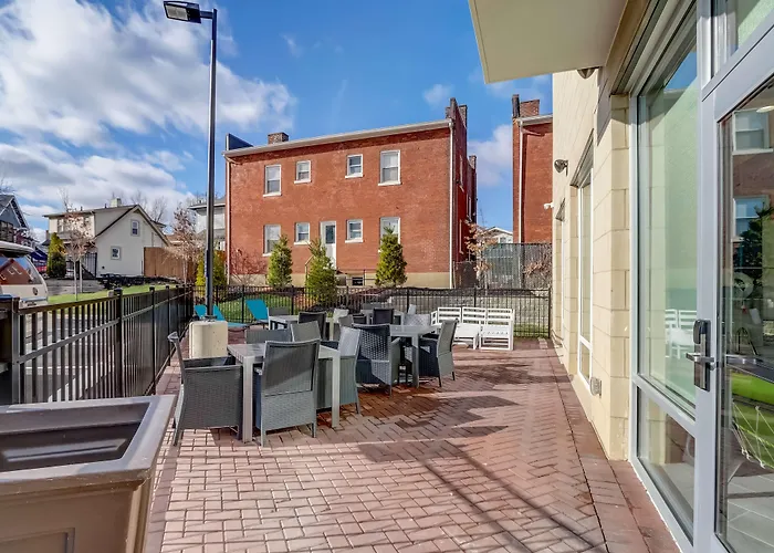 Hampton Inn & Suites Cincinnati Midtown Rookwood