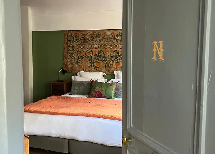 Le 66 Bed & Breakfast Paris