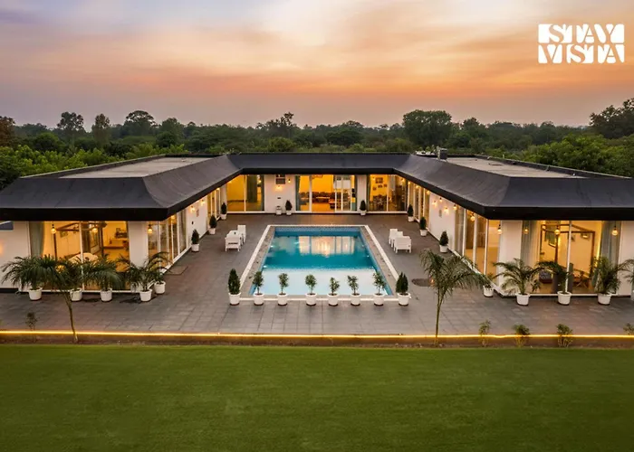 Stayvista'S Kundan Villa - Pet-Friendly Villa With Sprawling Lawn, Outdoor Pool Jaipur