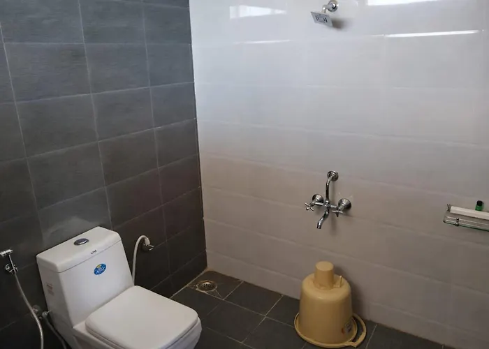 The Bowers Chalet Private Campfire & Lawn Bbq, Wifi, Breakfast Hill Top 360 Degree View Ooty