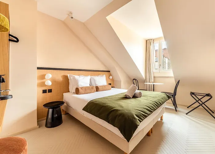 Hotel Maison Traversiere Paris