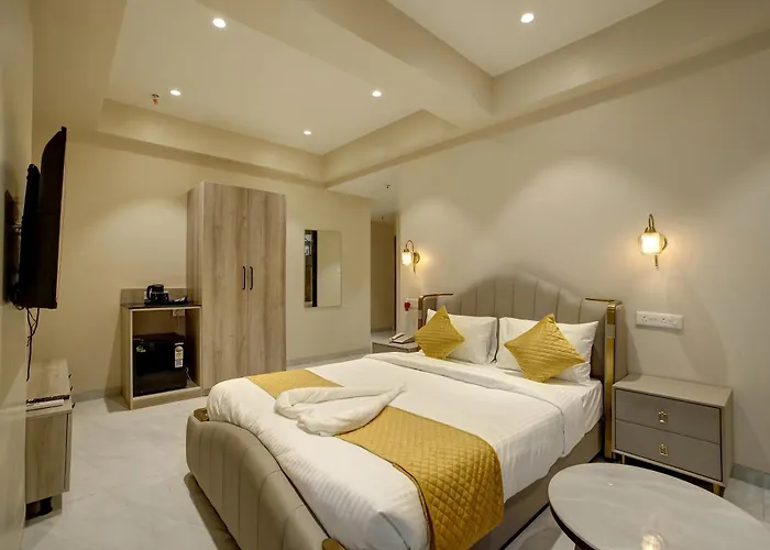 Staybird Capital- Business Hotel, Magarpatta City Pune