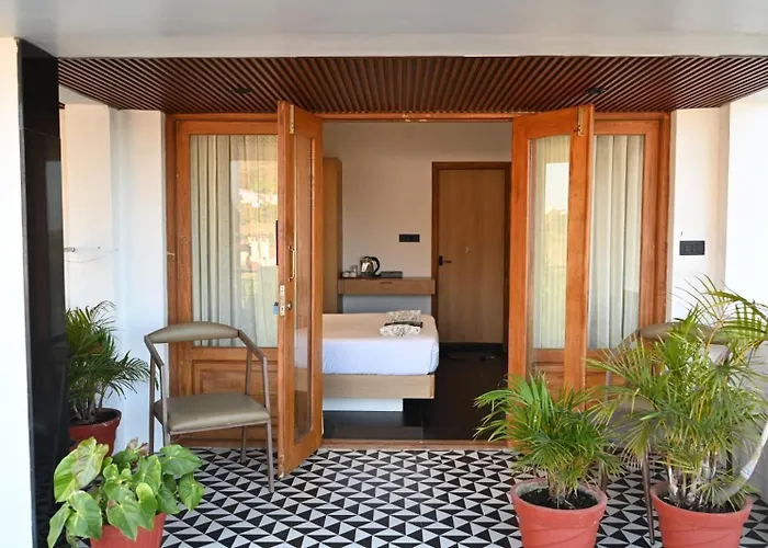 Mount N Mist Hotel Ooty