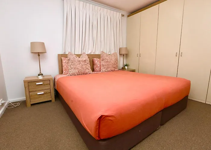 Goldsbrough 2 Bedrooms Split Apartment Sydney