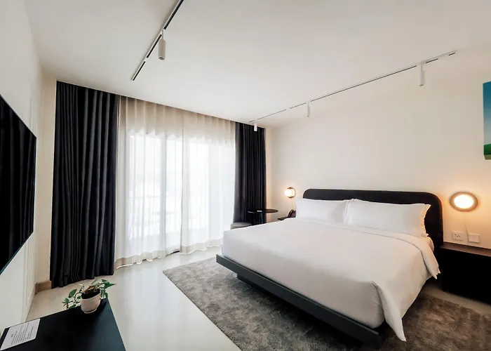 The Standardx, Bangkok Phra Arthit Hotel